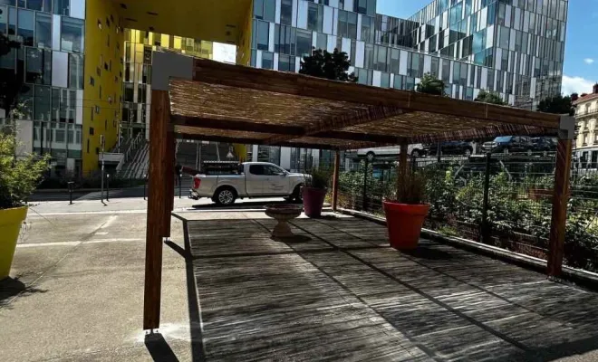 Construction d'une Pergola en bois sur mesure pour un restaurant à Annecy, Annecy, TERR'PAYSAGE