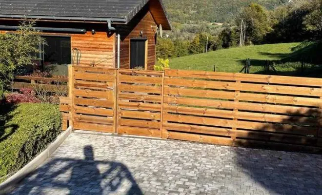 Réalisation d'une claustra en bois dans un jardin à Seynod, Annecy, TERR'PAYSAGE